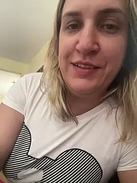 Snapshot of Bia_sexynovaes chatting on 20, 12, 2025 Bia sexynovaes online show from 20, 12, 2025