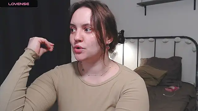 Lella Ryann  online show from 7, 6, 2026