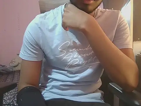 KissesBoyAD online show from 1, 12, 2025