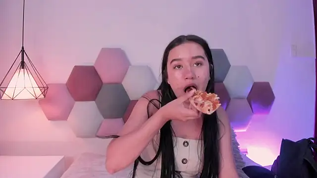 LaraGoldd online show from 5, 3, 2026