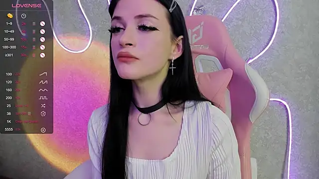 Molly Crystall online show from 23, 7, 2026