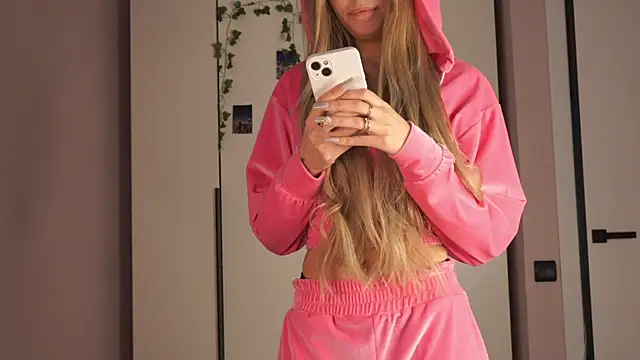 norakisses online show from 21, 4, 2026