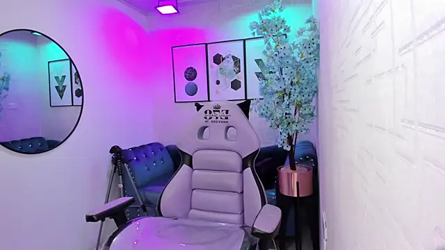 Tiara rr online show from 19, 4, 2026