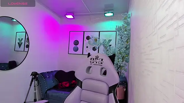 Tiara rr online show from 25, 4, 2026