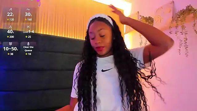 NaomyBaez online show from 4, 12, 2024