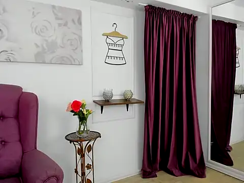 Queenrafaella online show from 8, 10, 2025