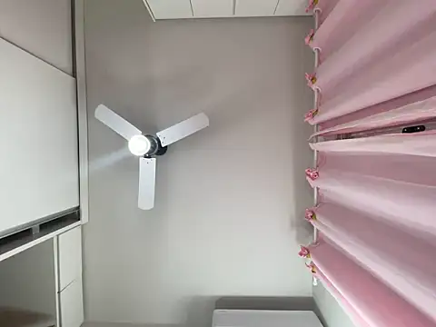 lariic online show from 2, 10, 2025