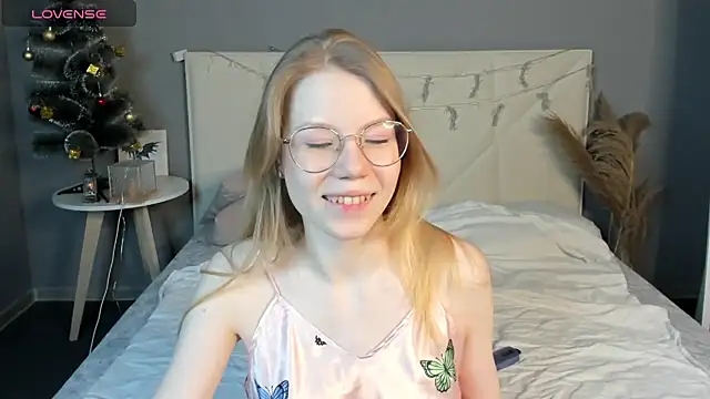 Snapshot of Esme_Runn chatting on 16, 12, 2024 Esme Runn online show from 16, 12, 2024