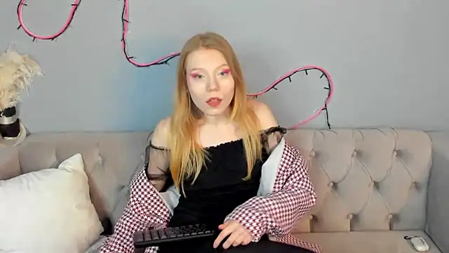 Snapshot of Esme_Runn chatting on 3, 2, 2025 Esme Runn online show from 3, 2, 2025