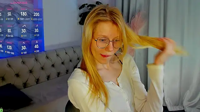 Esme Runn online show from 11, 6, 2026