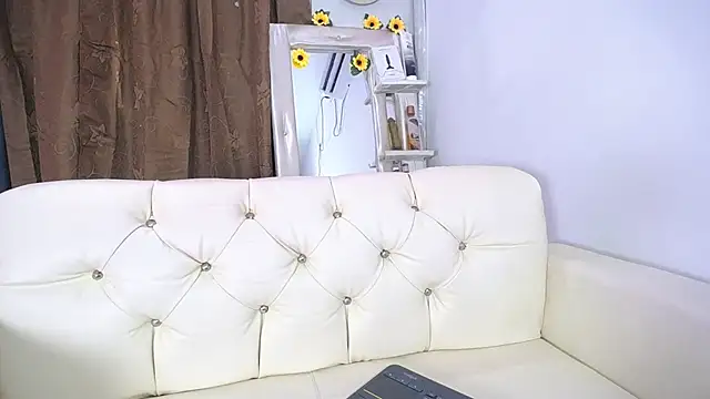 alaia 03 online show from 21, 2, 2025