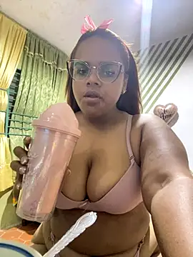 Snapshot of Evabigass chatting on 7, 10, 2025 Evabigass online show from 7, 10, 2025