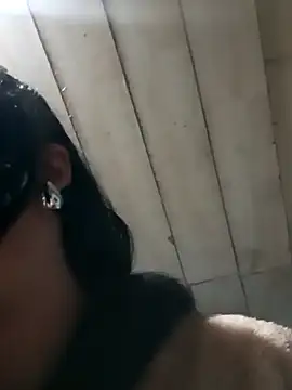 Elvishcassie  online show from 12, 3, 2025