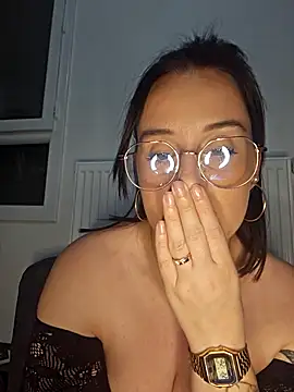 lindsay 33off online show from 23, 2, 2026