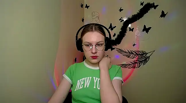 Snapshot of _AlMamiyy_ chatting on 4, 2, 2025 AlMamiyy online show from 4, 2, 2025