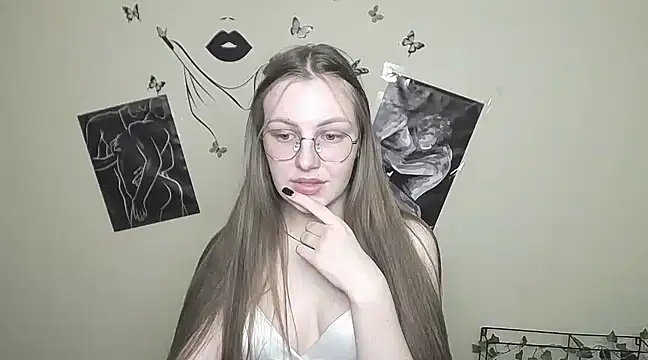 Snapshot of _AlMamiyy_ chatting on 6, 3, 2025 AlMamiyy online show from 6, 3, 2025