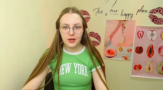 Snapshot of _AlMamiyy_ chatting on 11, 3, 2025 AlMamiyy online show from 11, 3, 2025