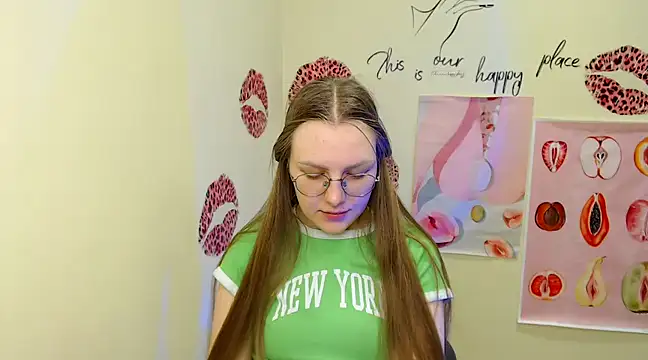 Snapshot of _AlMamiyy_ chatting on 11, 3, 2025 AlMamiyy online show from 11, 3, 2025