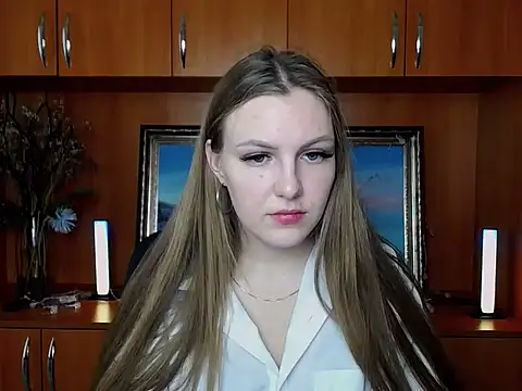 Snapshot of _AlMamiyy_ chatting on 12, 9, 2025 AlMamiyy online show from 12, 9, 2025