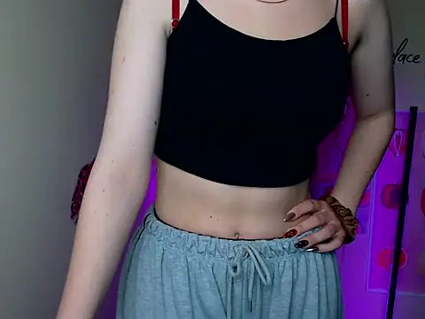 Snapshot of _AlMamiyy_ chatting on 13, 10, 2025 AlMamiyy online show from 13, 10, 2025