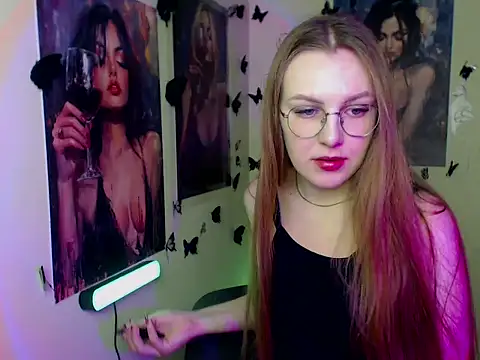 Snapshot of _AlMamiyy_ chatting on 9, 11, 2025 AlMamiyy online show from 9, 11, 2025