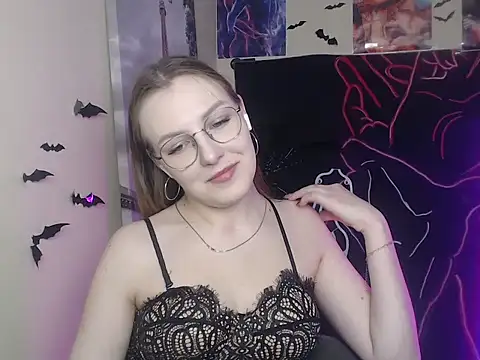 Snapshot of _AlMamiyy_ chatting on 13, 11, 2025 AlMamiyy online show from 13, 11, 2025