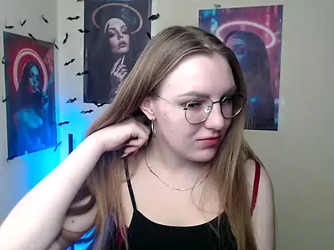 Snapshot of _AlMamiyy_ chatting on 16, 11, 2025 AlMamiyy online show from 16, 11, 2025