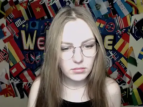 Snapshot of _AlMamiyy_ chatting on 17, 11, 2025 AlMamiyy online show from 17, 11, 2025