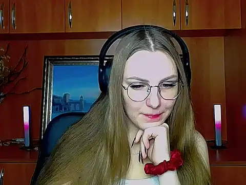 Snapshot of _AlMamiyy_ chatting on 28, 11, 2025 AlMamiyy online show from 28, 11, 2025