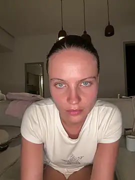 REALMEANXTINA1 online show from 16, 6, 2026