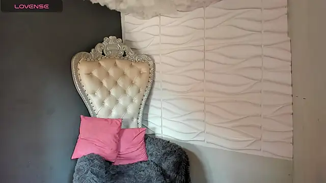 Layla 707 online show from 23, 4, 2026