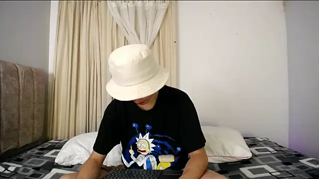 Snapshot of Yellowpokemon23 chatting on 1, 4, 2026 Yellowpokemon23 online show from 1, 4, 2026