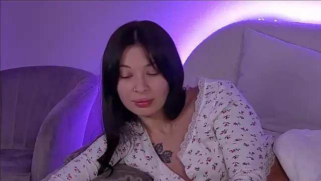 AlexandraBloom online show from 10, 2, 2025