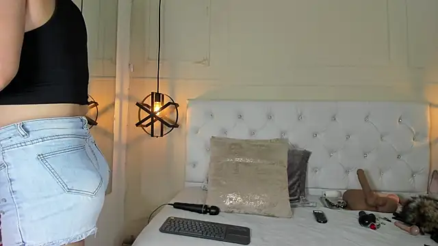 Slut Milf  online show from 6, 1, 2025