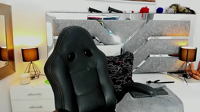 Snapshot of Slut_Milf_ chatting on 4, 5, 2026 Slut Milf online show from 4, 5, 2026