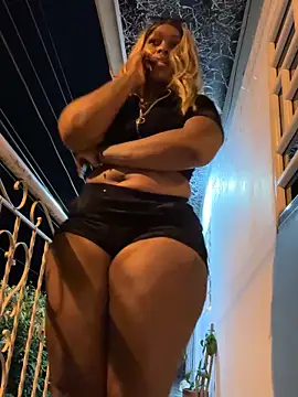 Snapshot of Lilybaudinx96 chatting on 6, 1, 2026 Lilybaudinx96 online show from 6, 1, 2026