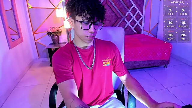 AkazaBoy  online show from 4, 3, 2025