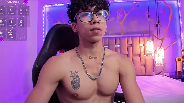 AkazaBoy  online show from 14, 3, 2025