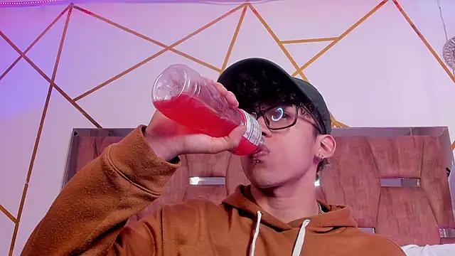 AkazaBoy  online show from 13, 4, 2026