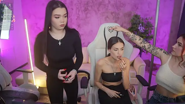 Magnetic Mia  online show from 13, 2, 2025