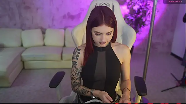 Magnetic Mia  online show from 3, 12, 2025