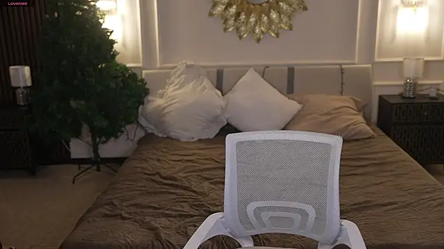 Magnetic Mia  online show from 15, 1, 2026