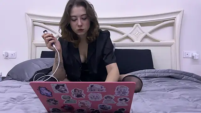 Snapshot of misswishh_ chatting on 17, 12, 2024 misswishh online show from 17, 12, 2024