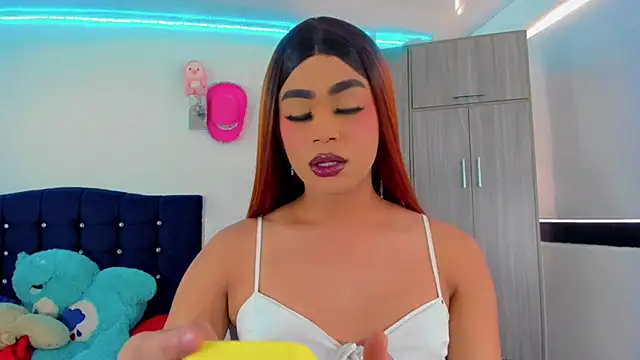 Hellen moons   online show from 8, 10, 2025