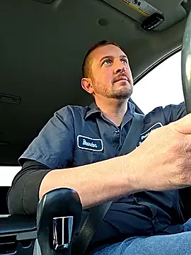 Snapshot of MrMechanic38 chatting on 25, 2, 2026 MrMechanic38 online show from 25, 2, 2026