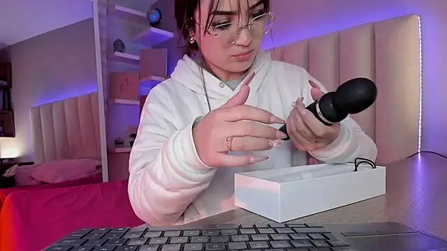 Megan mooree  online show from 7, 3, 2025