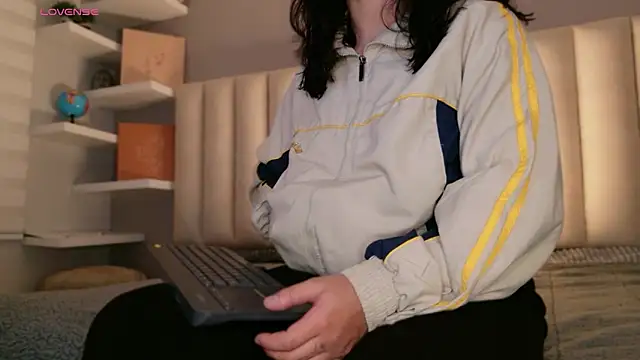 Megan mooree  online show from 28, 4, 2026