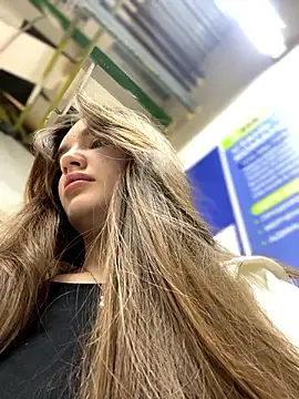 Holly Molii online show from 5, 12, 2024