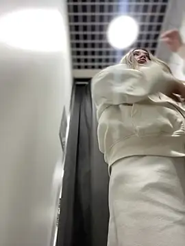 Holly Molii online show from 19, 12, 2024