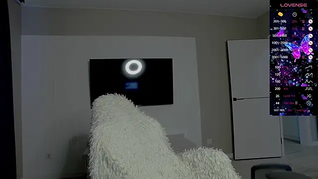 Holly Molii online show from 24, 11, 2025